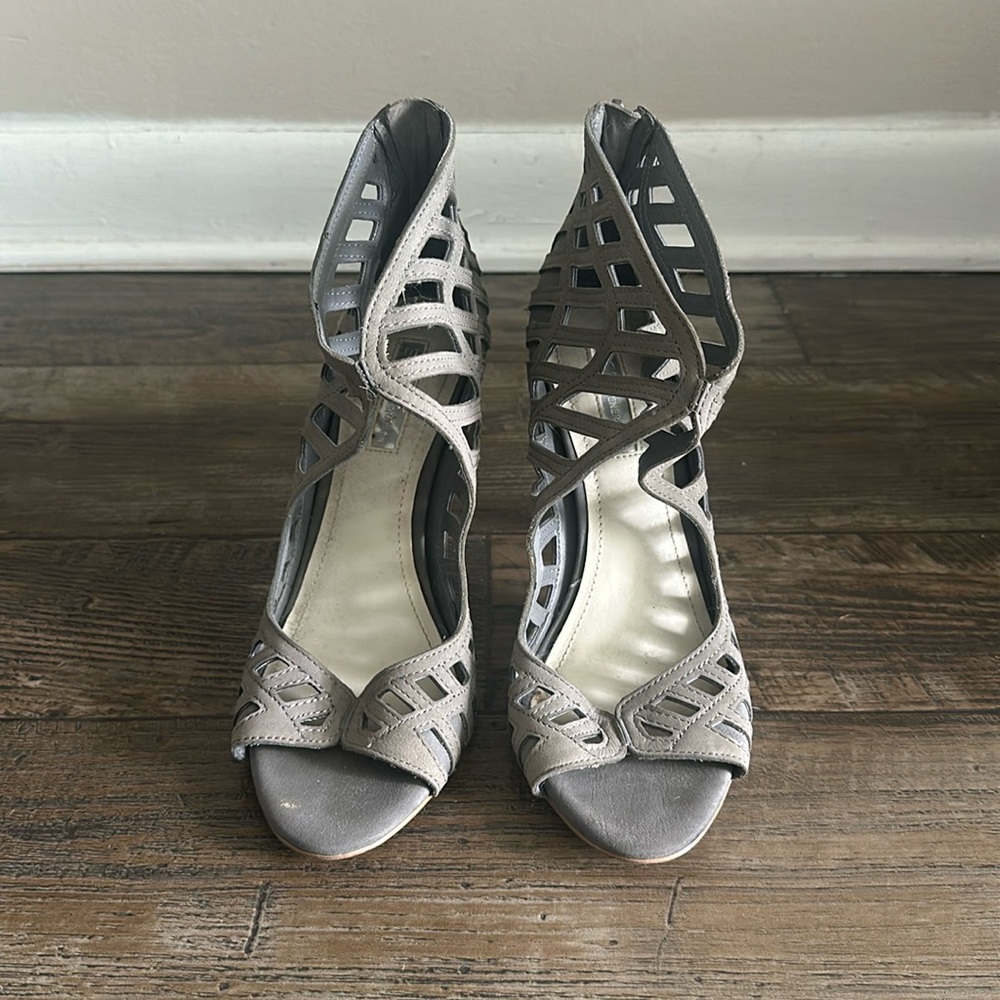 BCBGENERATION OPEN TOE GRAY BOOTIE SZ. 6.5